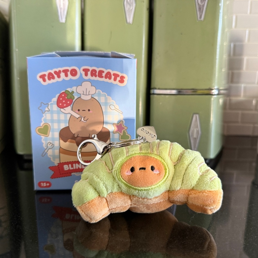 Smoko Tayto Treats Blind Box Keychain - Pistachio Croissant